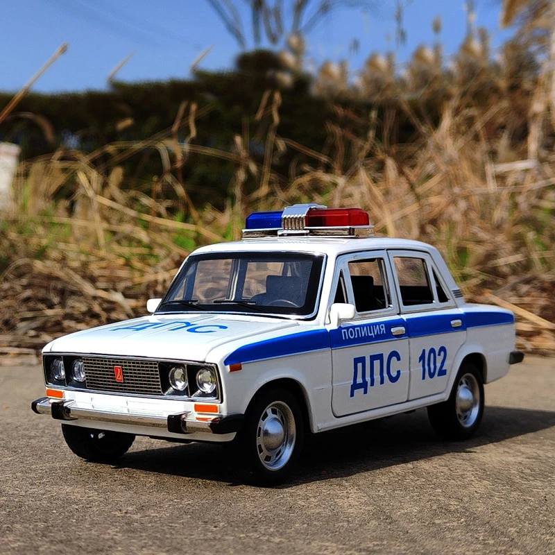 1:24 LADA คลาสสิกรถอัลลอยด์รุ่นรถ Diecast โลหะการจำลองของเล่นรถดึงกลับรถเสียงคอลเลกชันเด็กของขวัญ