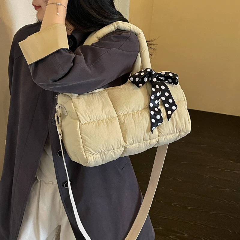 2026 Neue Designer-Schultertasche mit Karomuster, Space-Baumwoll-Handtasche für Damen, Große Kapazität, Daunengepolsterte Gesteppte Einkaufstasche für Damen – Detail 5