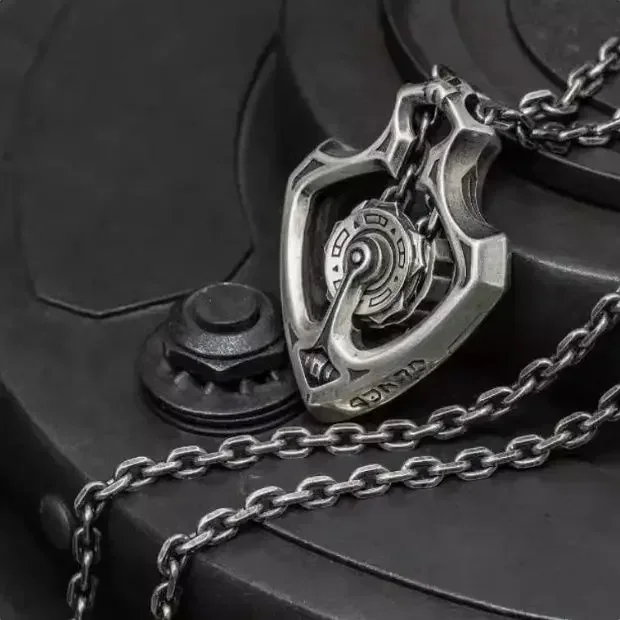 Collana con ciondolo punk retrò con ingranaggi rotanti meccanici Regalo da uomo creativo EDC per esterni