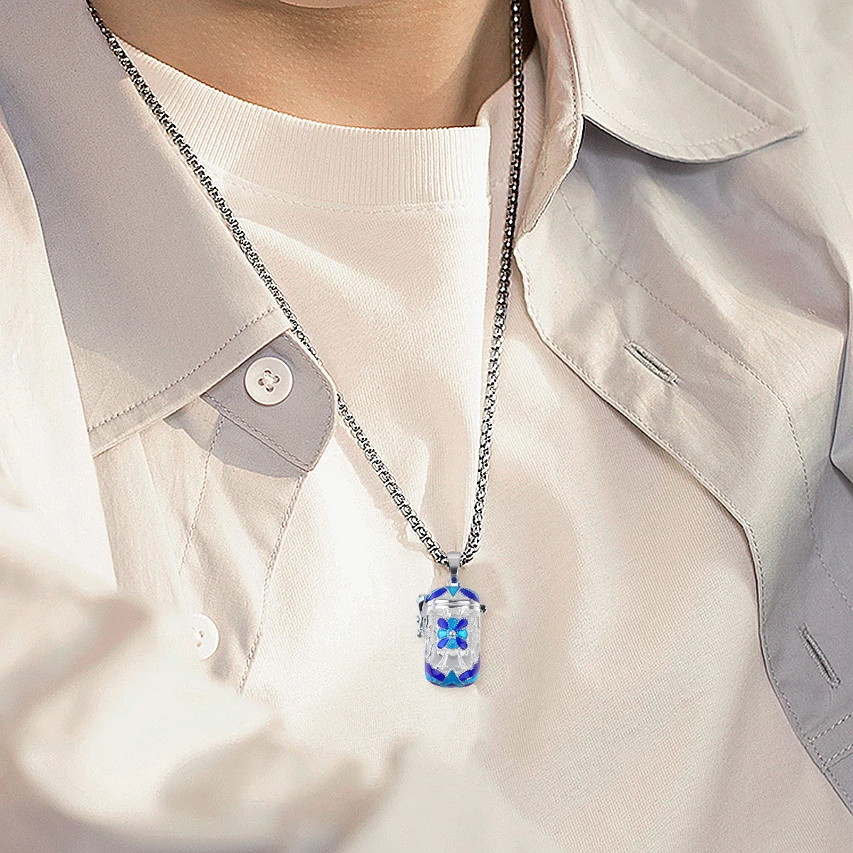 

Hollow Pendant Perfume Bottle DIY Necklace Hanging Aromatherapy Case for Ball Oil Diffuser