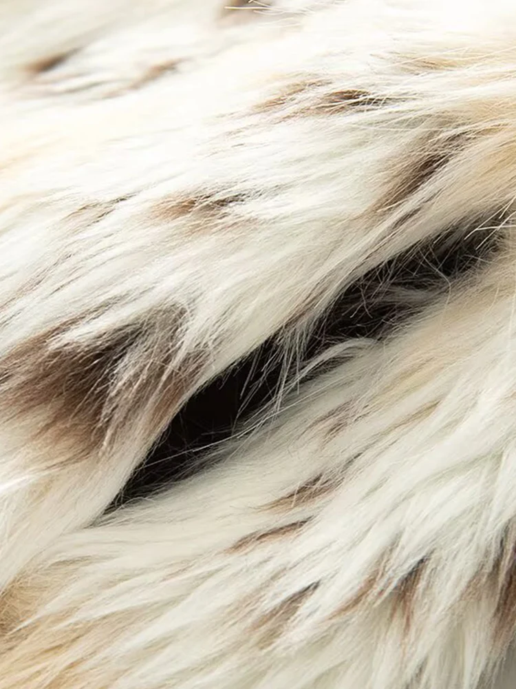 النمط الأوروبي والأمريكي الخريف والشتاء الوافدين الجدد معطف الموضة النسائية العصرية ذو تأثير الفرو الصناعي