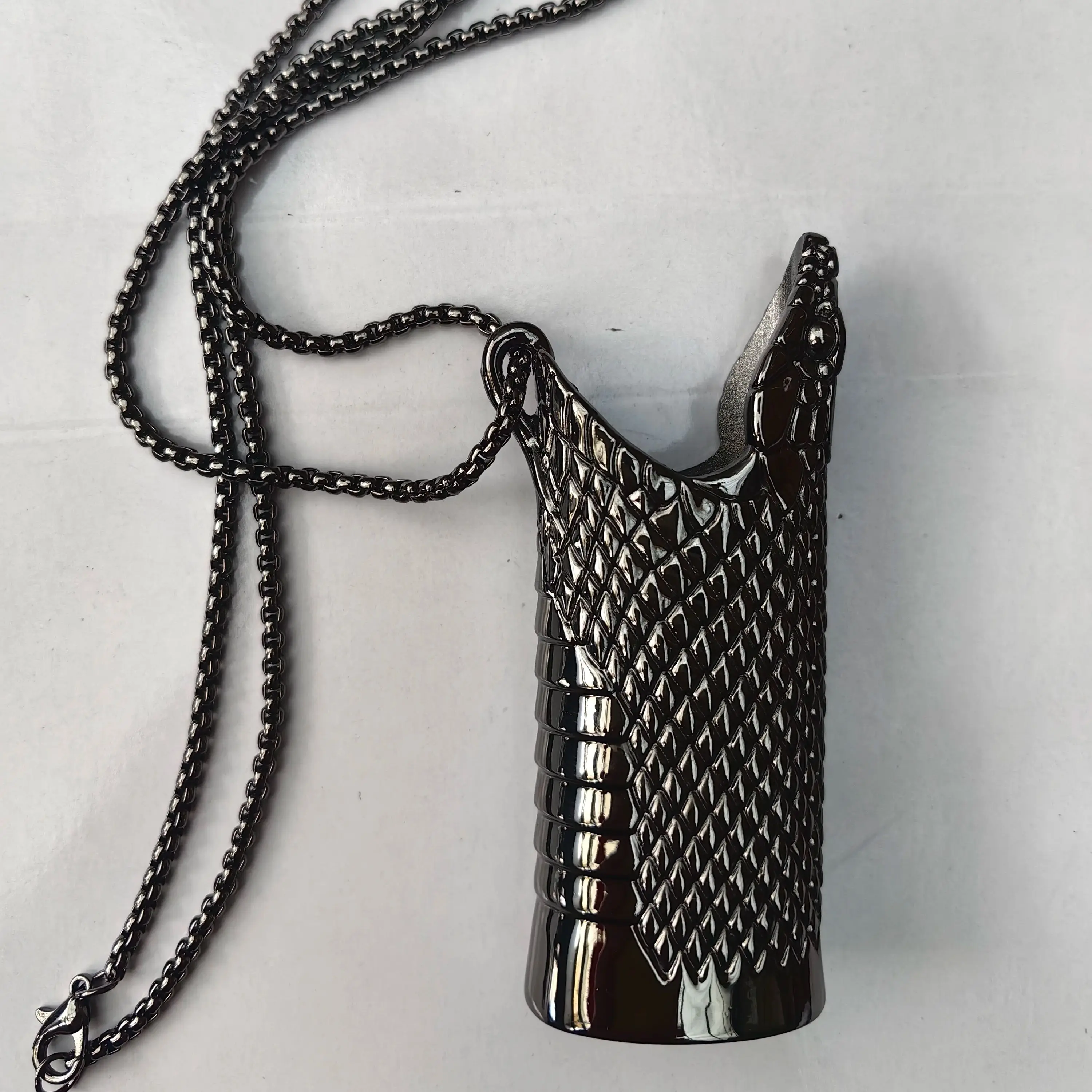 Creative Bic Full J6 Lighter Case Cover Snake Head Decoration Exquisite Metal Carved Lighter Holder With Necklace