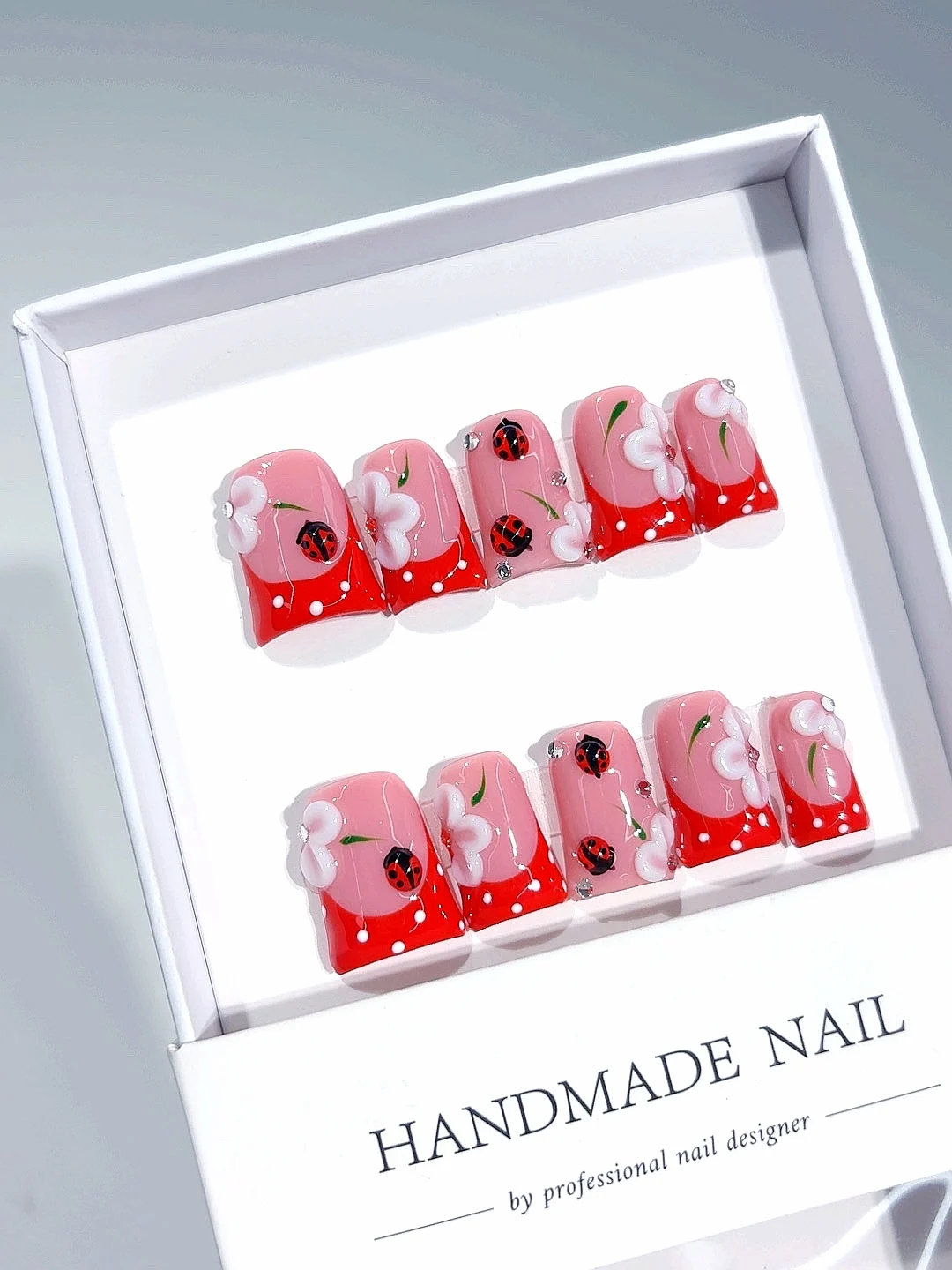 Coccinelle rose et rouge fleur 3D bec de canard presse sur les ongles, ensemble de faux ongles faits à la main pour les femmes (10 pièces) L289