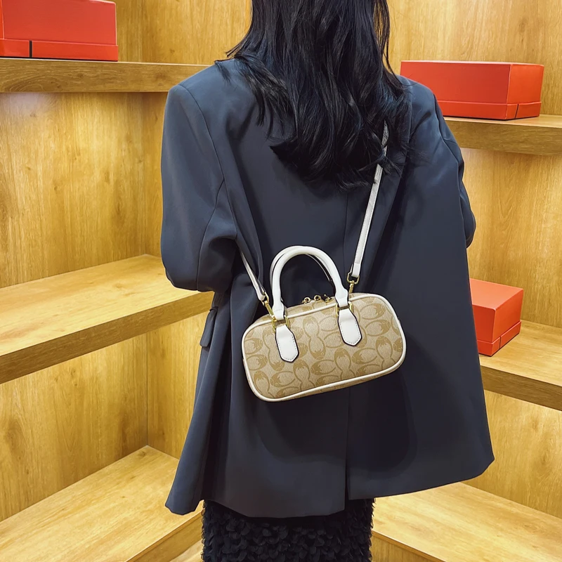 

Unique Leisure Business Bag Vintage Fashionable Trendy Design For Women With Large Capacity Crossbody Handbag