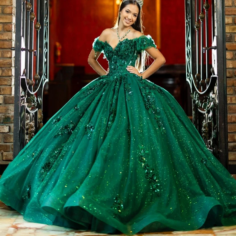 فساتين Quinceanera لامعة باللون الأخضر الزمردي قبالة الكتف مزينة بالدانتيل والخرز تول حفلة عيد ميلاد حلوة 16 فستان Vestidos 15 De