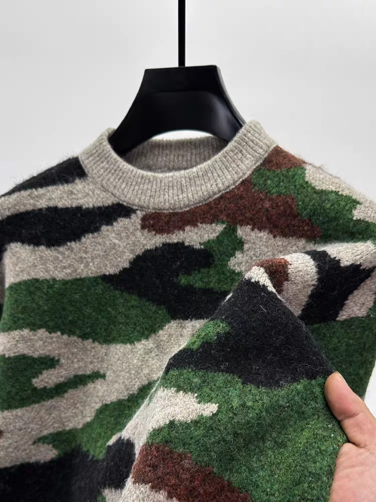 Leichter, luxuriöser Rundhals-Strickpullover für Herren, Winter, neuer Stil, modisches Tarnmuster-Design, verdickter, warmer, lässiger Pullover
