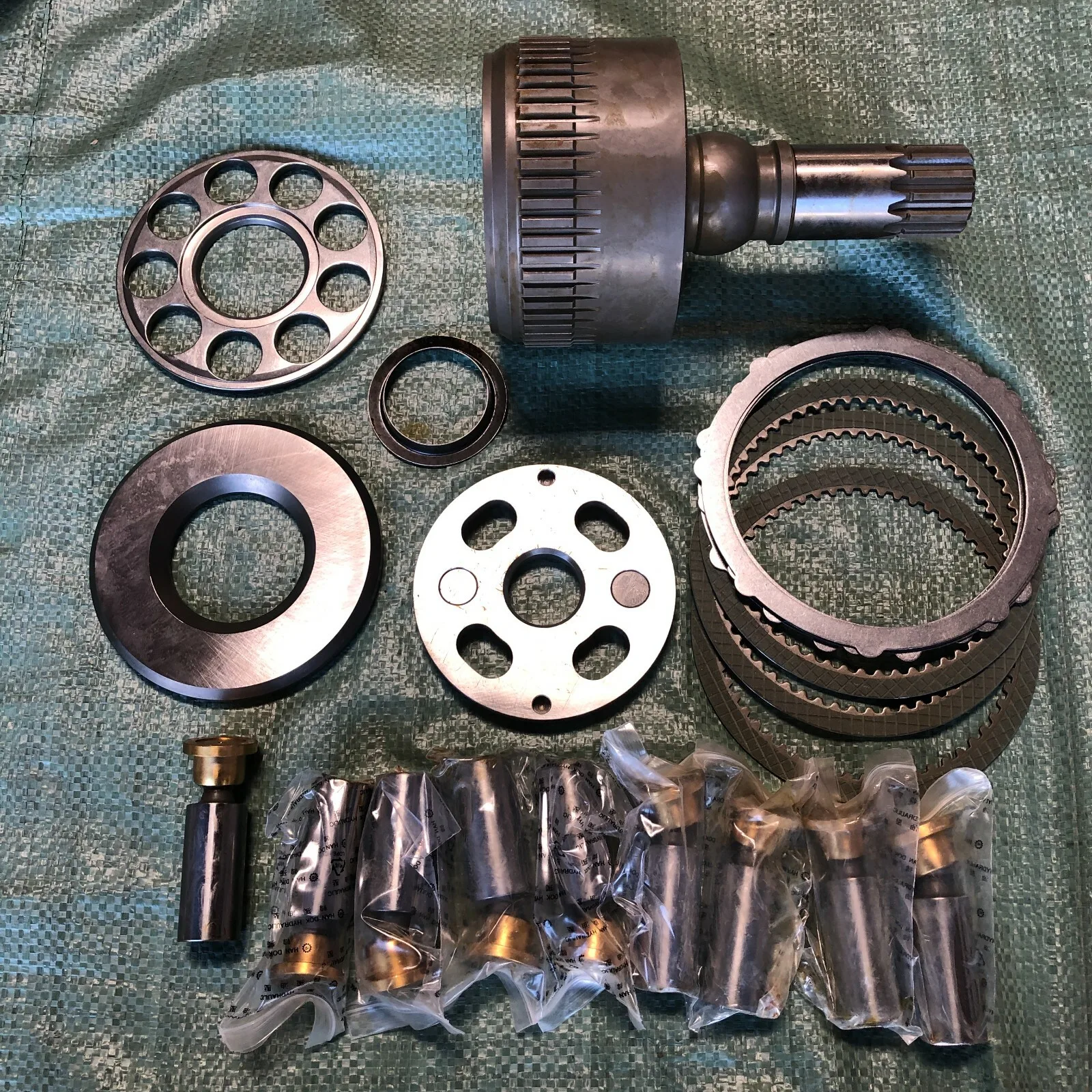 SWING MOTOR:CYLINDER BLOCK,VALVE ,SET PLATE,SHOE PLATE,PISTON,SPRING SH350 SG15