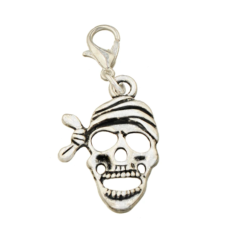 Charms For Bracelets DIY Make Up With Clasp 30pcs /lot Pirate Skull Metal Keychains Custom Wholesales Punk Jewelry Accessory