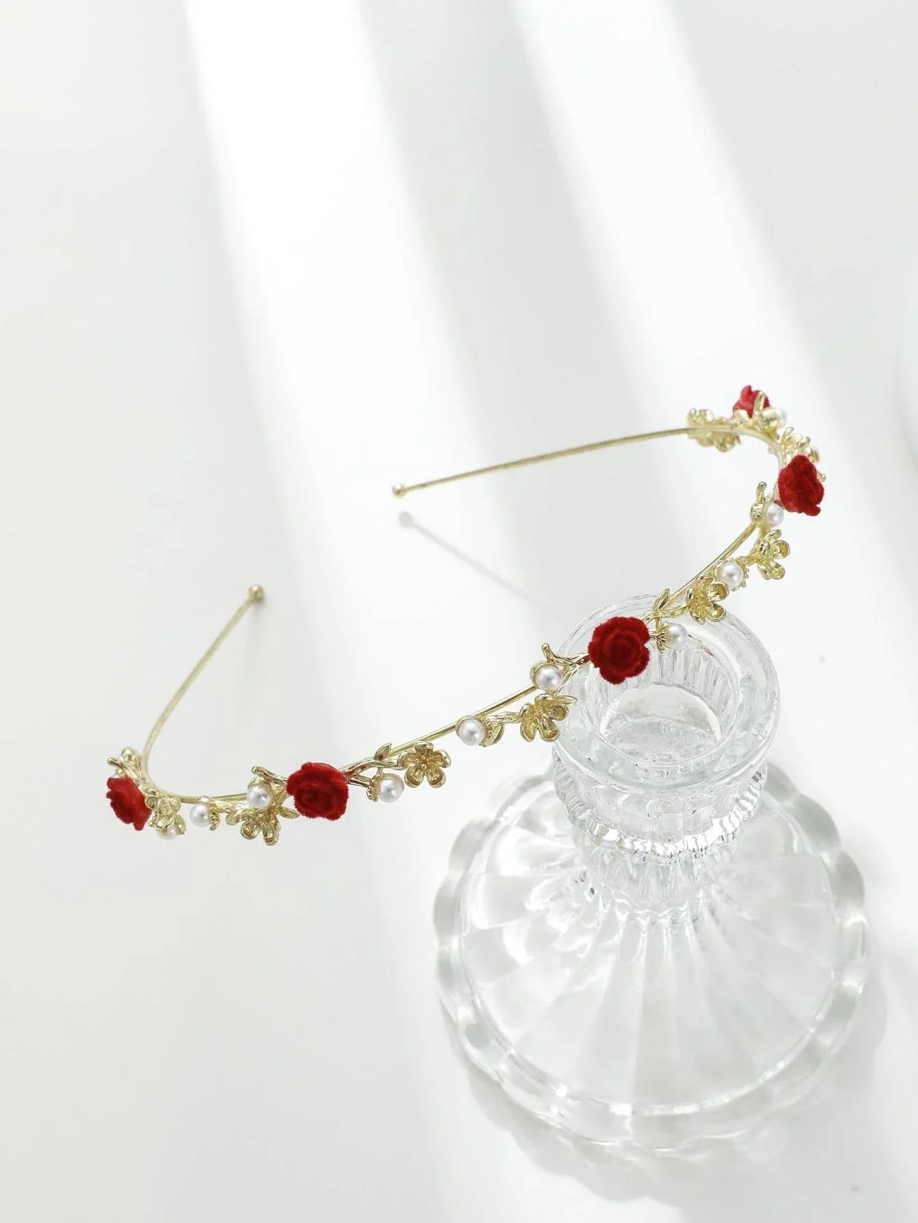 

Women Gold Skinny Headband With Faux Pearl And 3D Red Flower Boho Hair Accessory