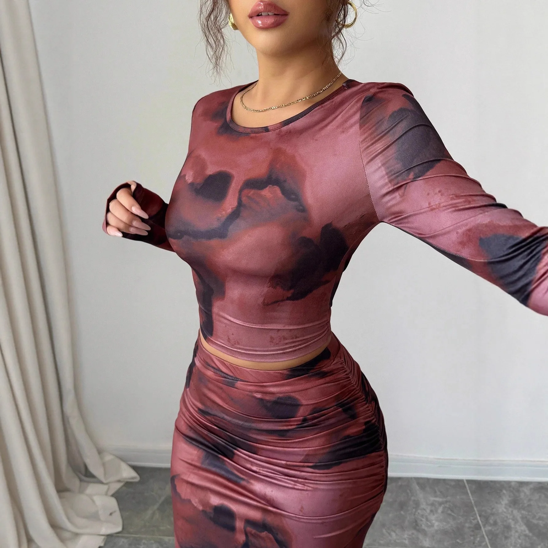 ชุดเซ็ตสองชิ้น เสื้อยืดแขนยาวและกระโปรงยาวเข้ารูป  คอลเลคชั่นใหม่ ฤดูใบไม้ผลิ 2026 เสื้อผ้าผู้หญิง