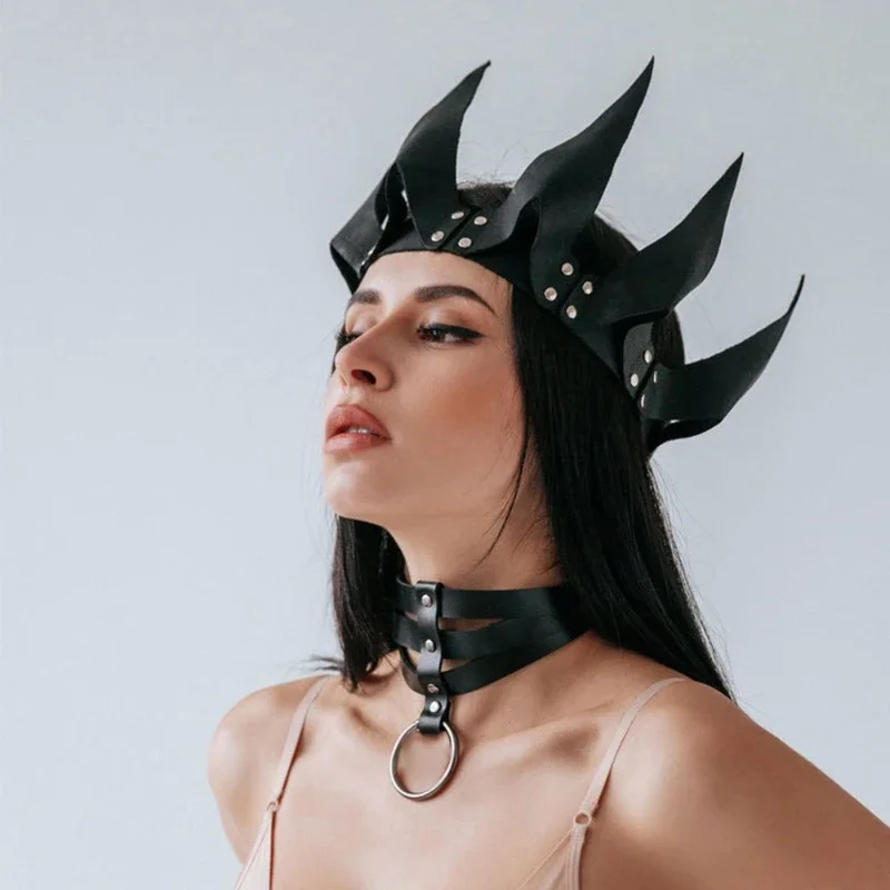 Czerwona korona dekoracja świąteczna PU skórzana uprząż akcesoria dla kobiet mężczyzn bal przebierańców rekwizyty do cosplay kostium karnawałowy
