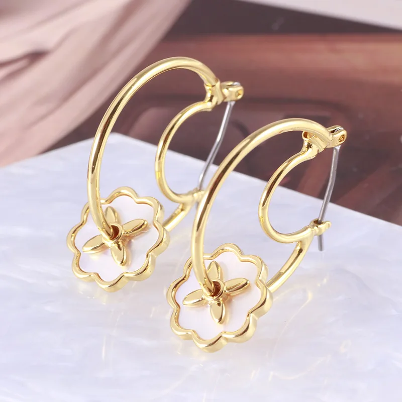 

Classic Circle Shell Flower Charm Earrings for Women Natural Seashell Hoop Holiday Beach Jewelry Gifts Statement Daily Wearring