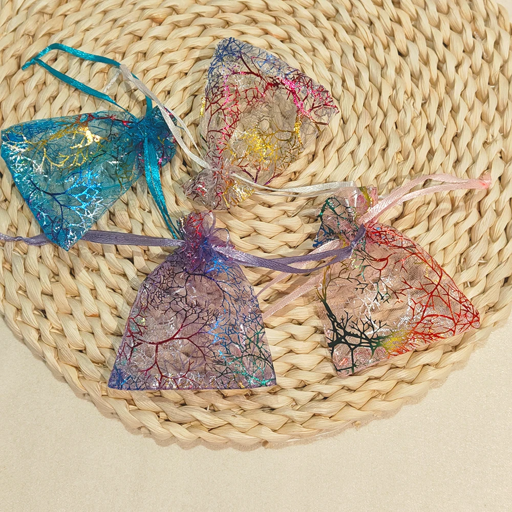 25/50/100 قطعة/الوحدة الأورجانزا شنطة هدايا تغليف المجوهرات الرباط حقيبة متعددة الحجم الملونة المرجان الطباعة حفل زفاف كيس الحلوى