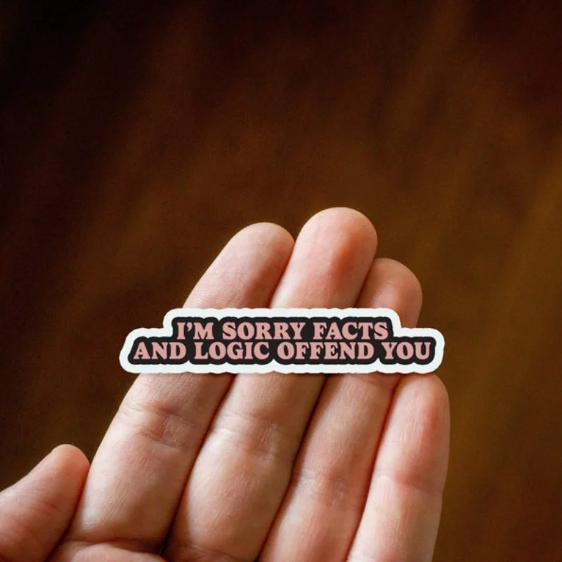 

Кусок с «Неподобные факти и логикой не пострадают вас» Виниловые наклейки, идеально подходят для ноутбуков、Бутылка с водой и т. д.