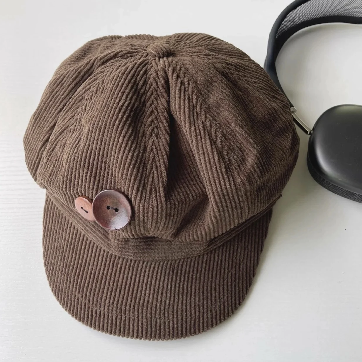 قبعة Instagram المؤثرة للسيدات صيفية رفيعة بتصميم بريطاني قديم باللون الأسود، وقبعة برعم صغيرة ملفتة للنظر