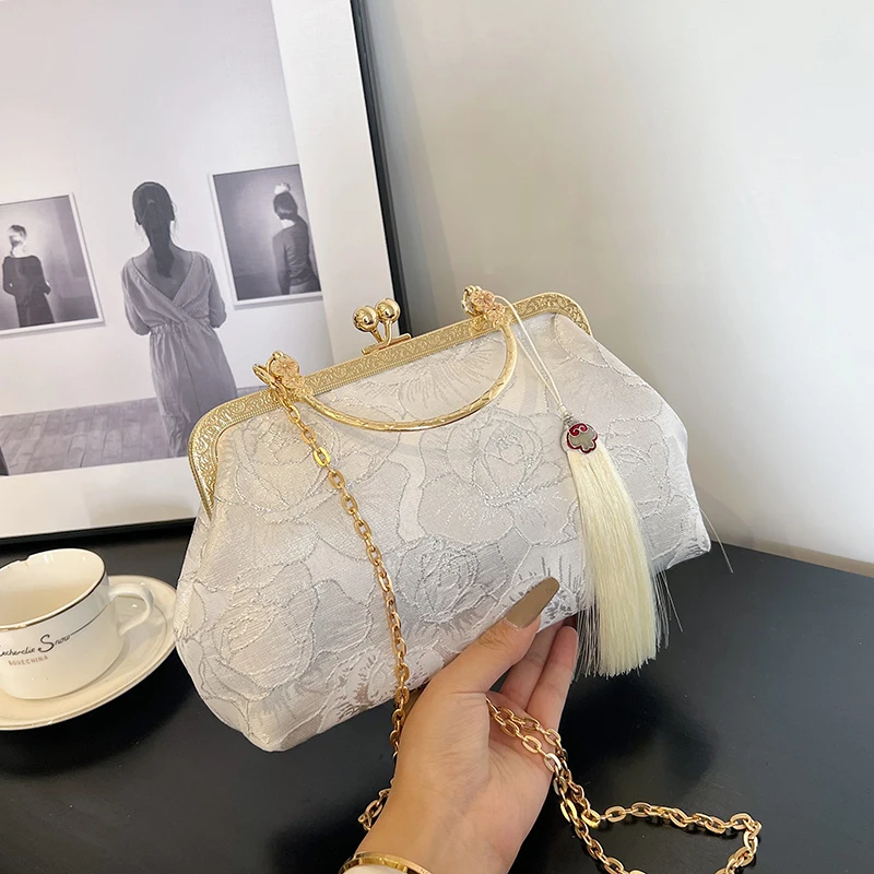 

Женская модная сумка с вышивкой, большая сумка в винтажном стиле с металлической цепочкой, плечевой ремень, большой вместительный кошелек через плечо, кошелек