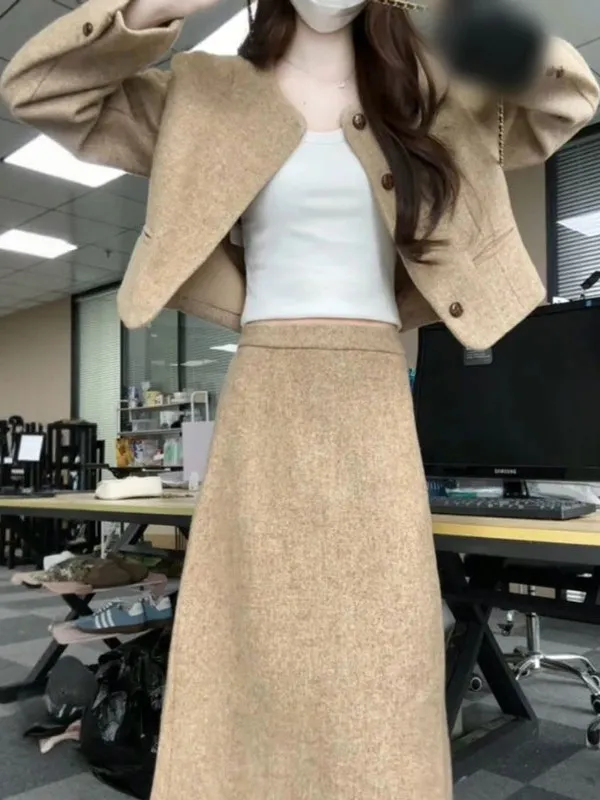 

Модный корейский комплект из двух предметов: жакет и юбка. Элегантный осенний наряд для женщин из комфортного хлопка.