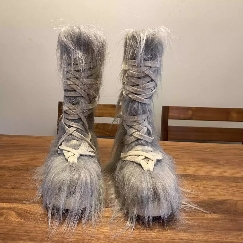 New Round-Toe Mid-Calf Snow Boots for Autumn Winter Grey Long-Fur Fashionable Crisscross Straps Platform Sole Boots