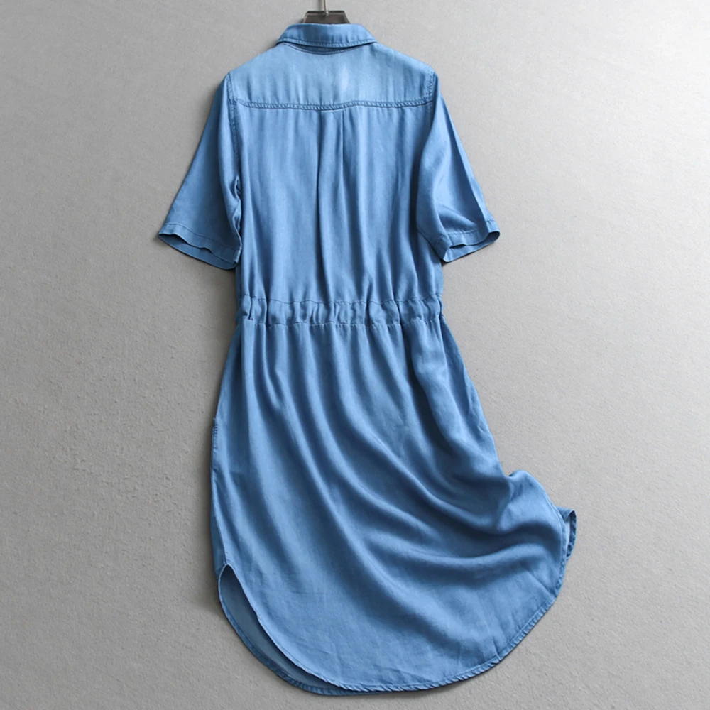 ชุดเดรสยีนส์สีทึบลําลองผู้หญิงกระดุมแถวเดียวออกแบบกระเป๋าสมมาตรสายรัดกระชับสัดส่วนชุดเสื้อเชิ้ตอเนกประสงค์