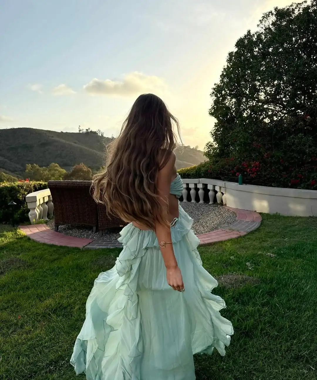 2025年新作 レディース セクシー ホローアウト マキシ丈ワンピース バックレス ノースリーブ レースアップ ローブ エレガント クラブドレス レディース バケーション パーティー服