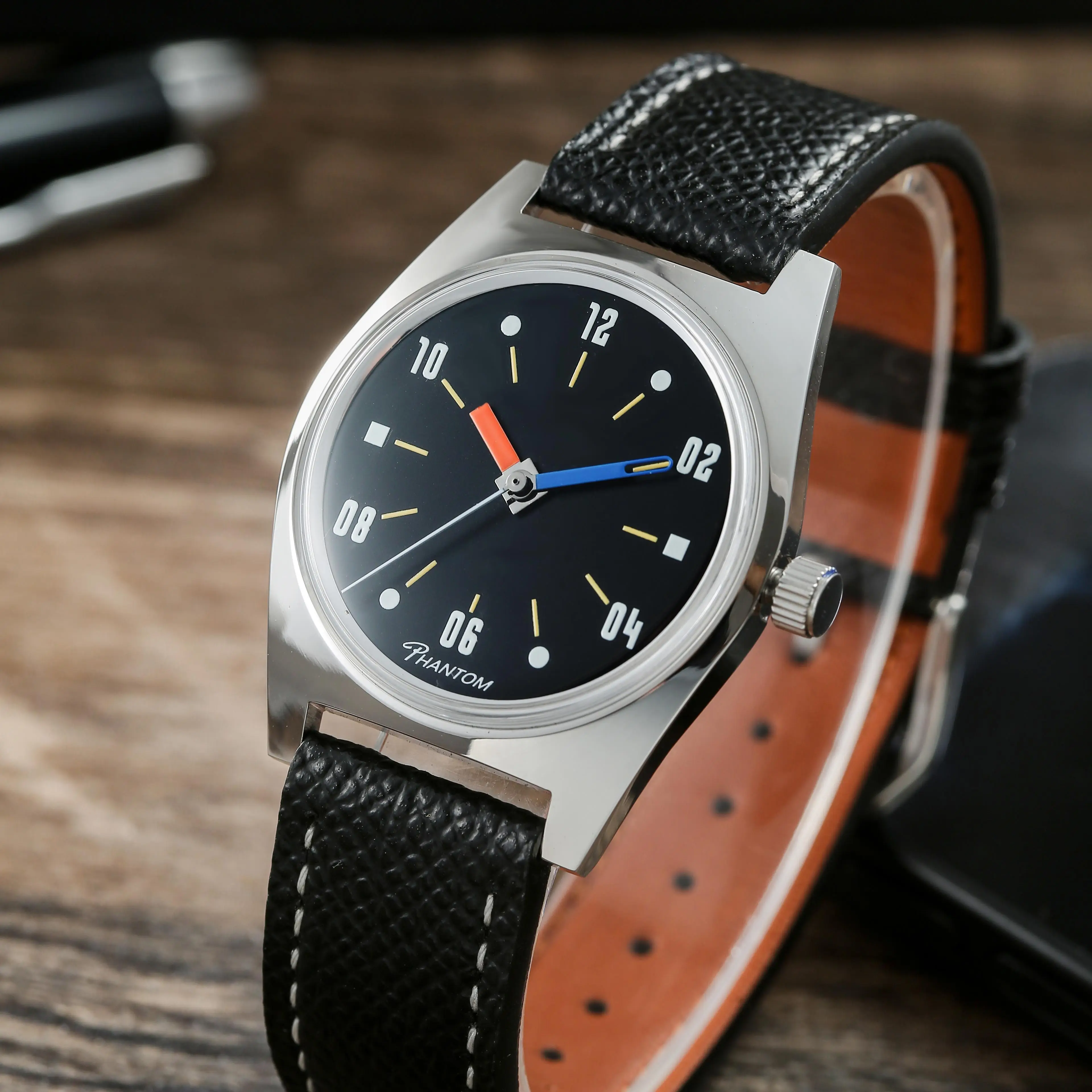Phantom Retro Casual Men Manual Mechanical Watch Phantom 36mm Dial Fluted Bezel Off‑White Dial 19mm Black Leather Strap