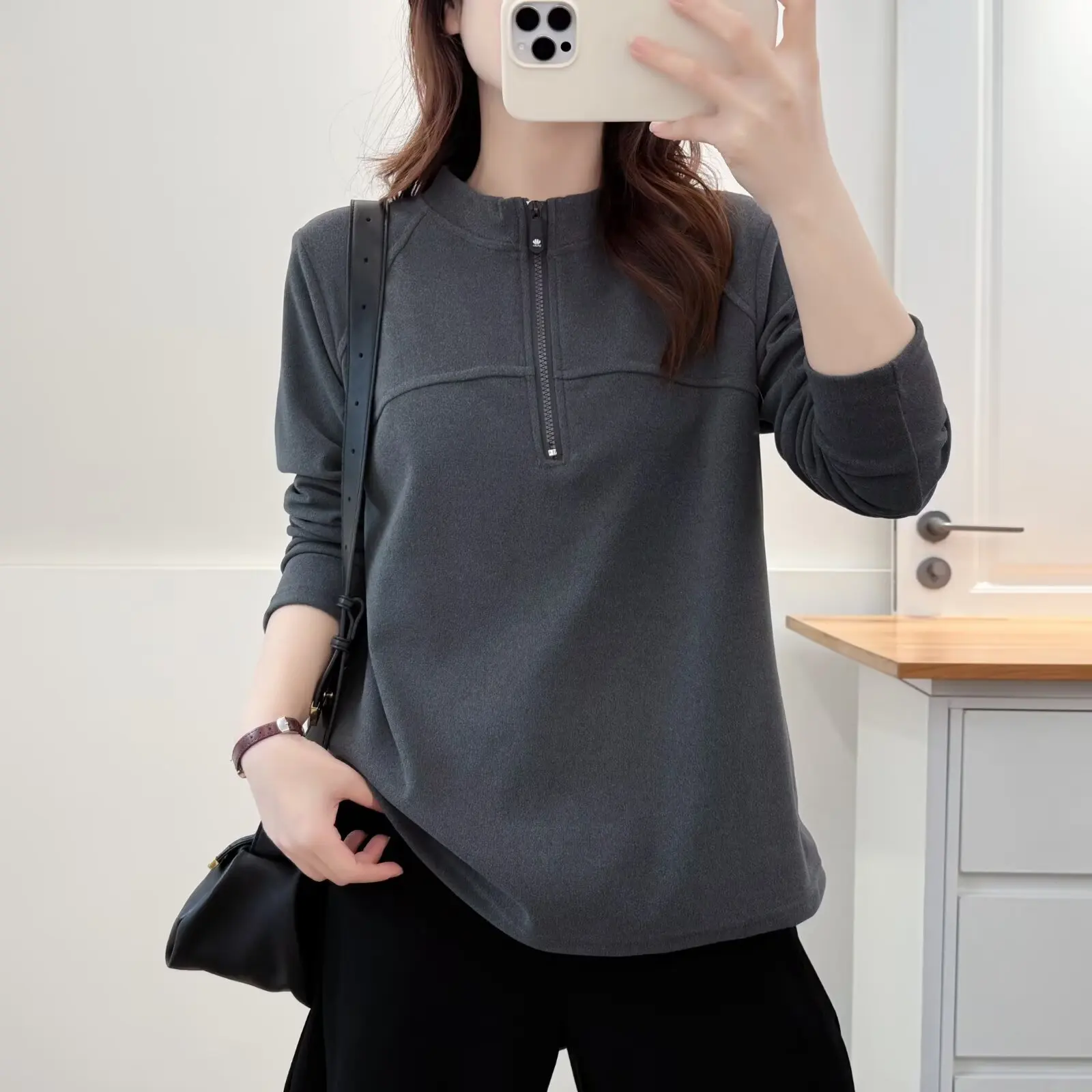 XXXXL موضة حجم كبير تي شيرت نسائي ملابس جديدة للخريف والشتاء عادية نصف مفتوحة الرقبة طويلة الأكمام قاعدة القمم الدافئة 2548