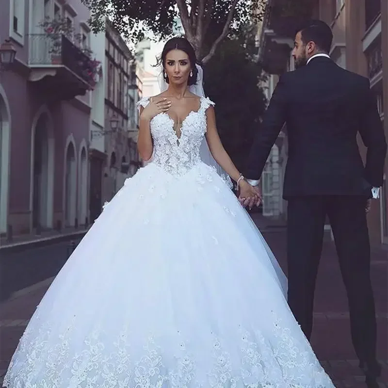 Customized Saudi African Wedding Dress V Neck Lace 3D Flower Beaded Ball Gown Wedding Dress Robes De Mariée