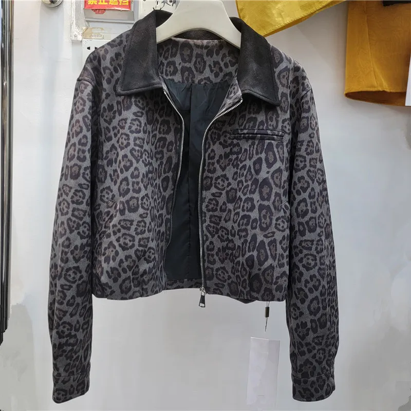 

Ретро-жакет с лацканами с леопардовым принтом. Осенний шик и универсальный, уменьшающий молодежь, подходит для миниатюрных оправ.