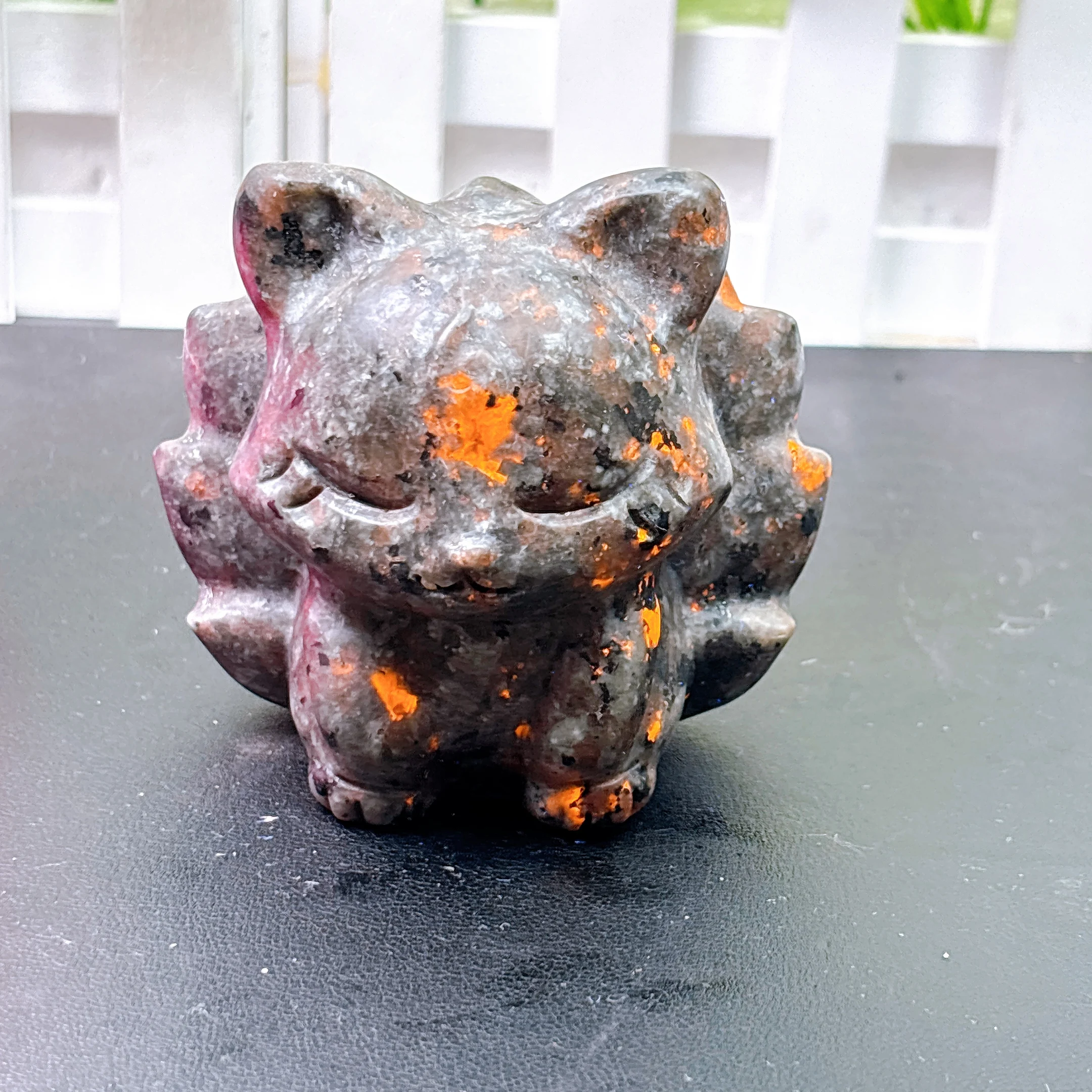 Natural Yooperlite Quartz Nine-Tailed Fox Carving Polished Healing Stone Unique Home Decor Animal Craft Gift for Healing And Dec