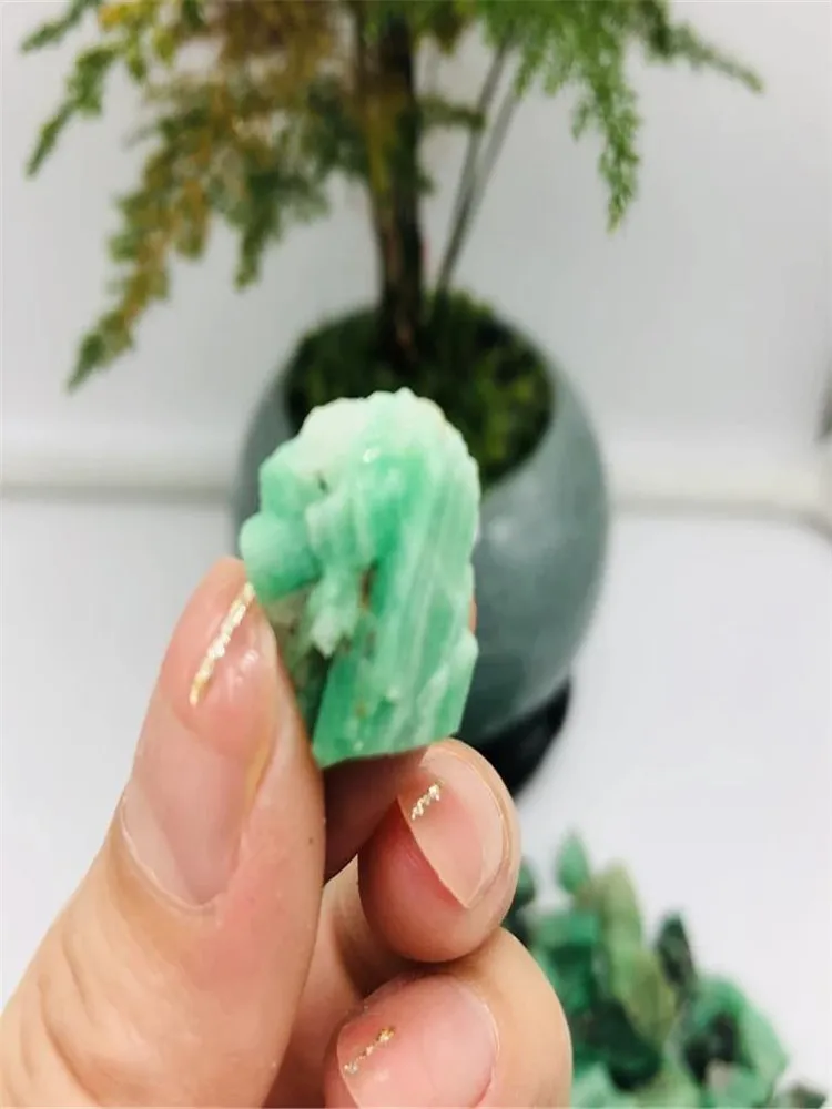 100% Natural Green Emerald Mineral Gem-Grade Crystal Specimens Stones and Crystals Quartz Crystals