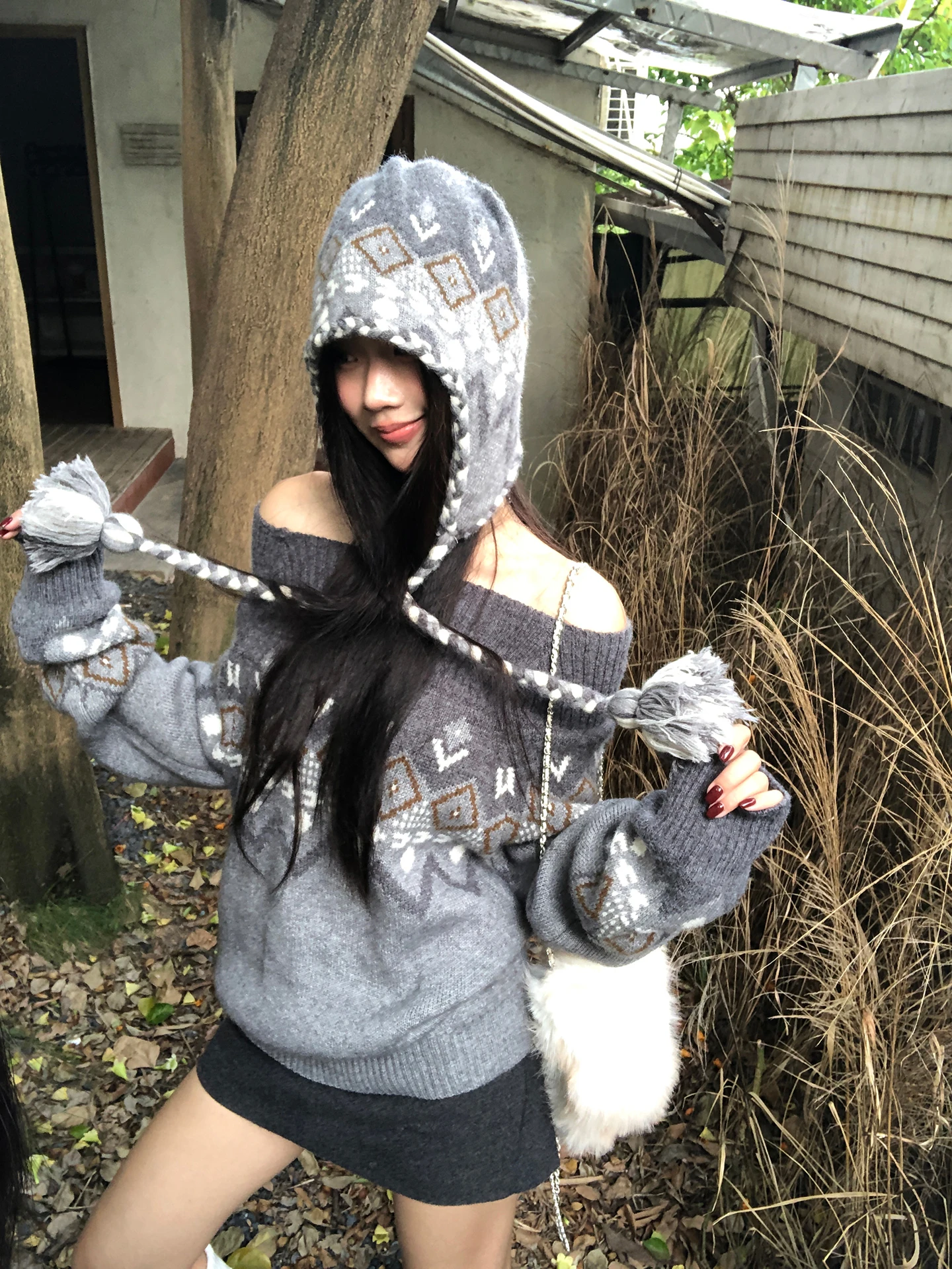 

Красная вязаная шапка Celebri для женщин, утягивающая лицо, с защитой ушей, для круглого лица, повседневная, теплая зимняя шапка