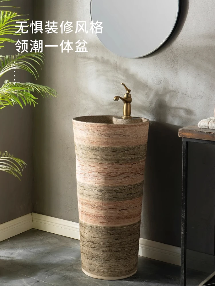 حوض بالوعة خارجي، حوض غسيل خارجي ذو عمود كبير