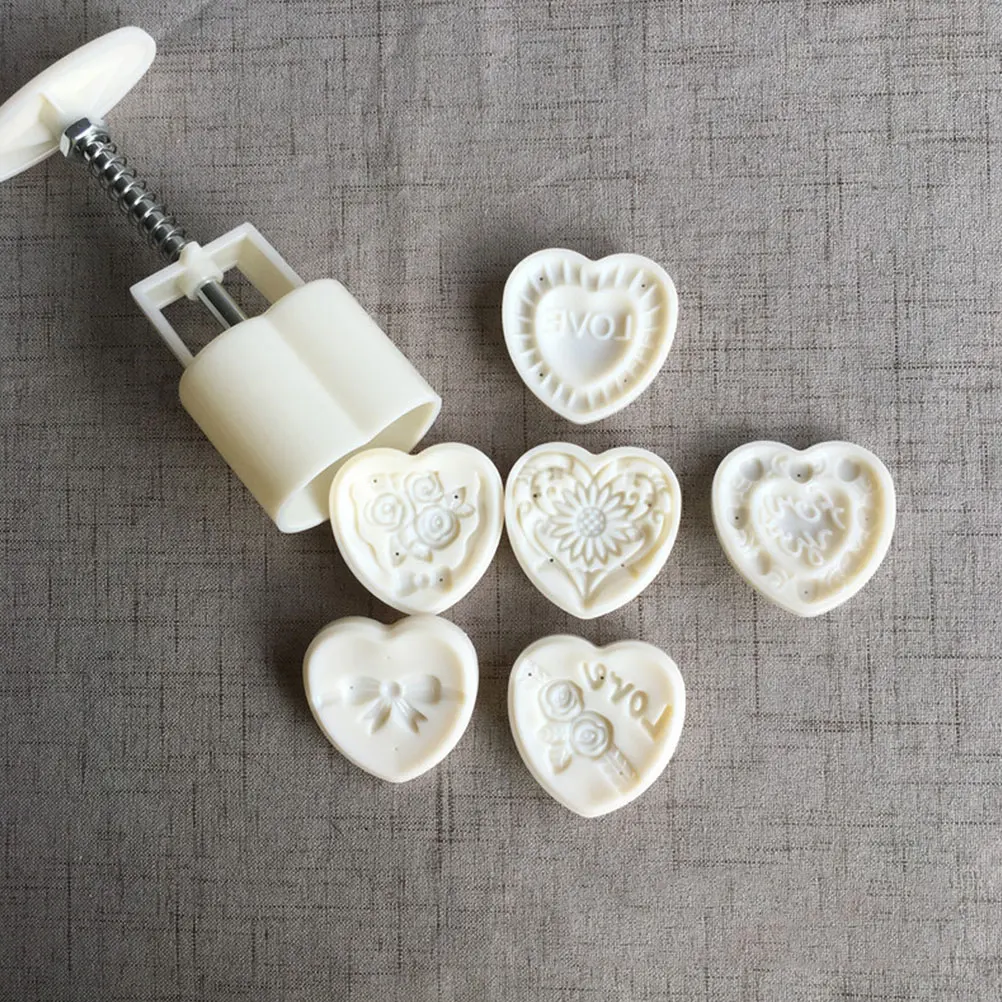 

1Set Creative Heart Shape Moon Cake Molds DIY Tools for Valentine Pastries Home Baking Supplies Kitchen Utensil ABS