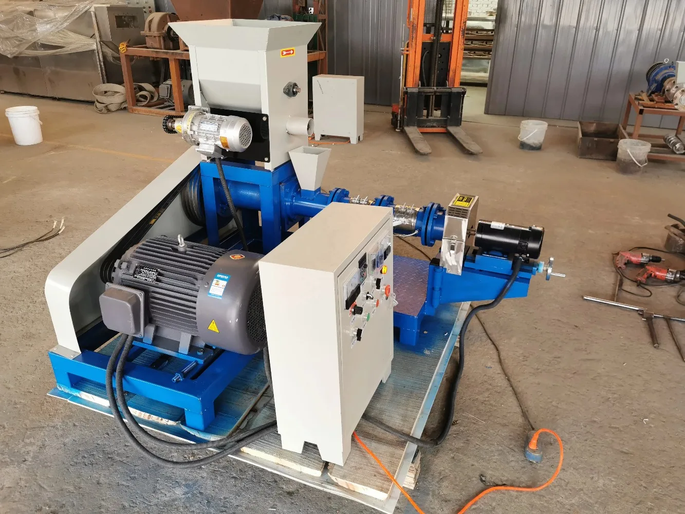 New Small Mini Metal Electric Pellet Extruder Machine for Floating Fish Food Eco-Friendly 40-2000kg/h Capacity