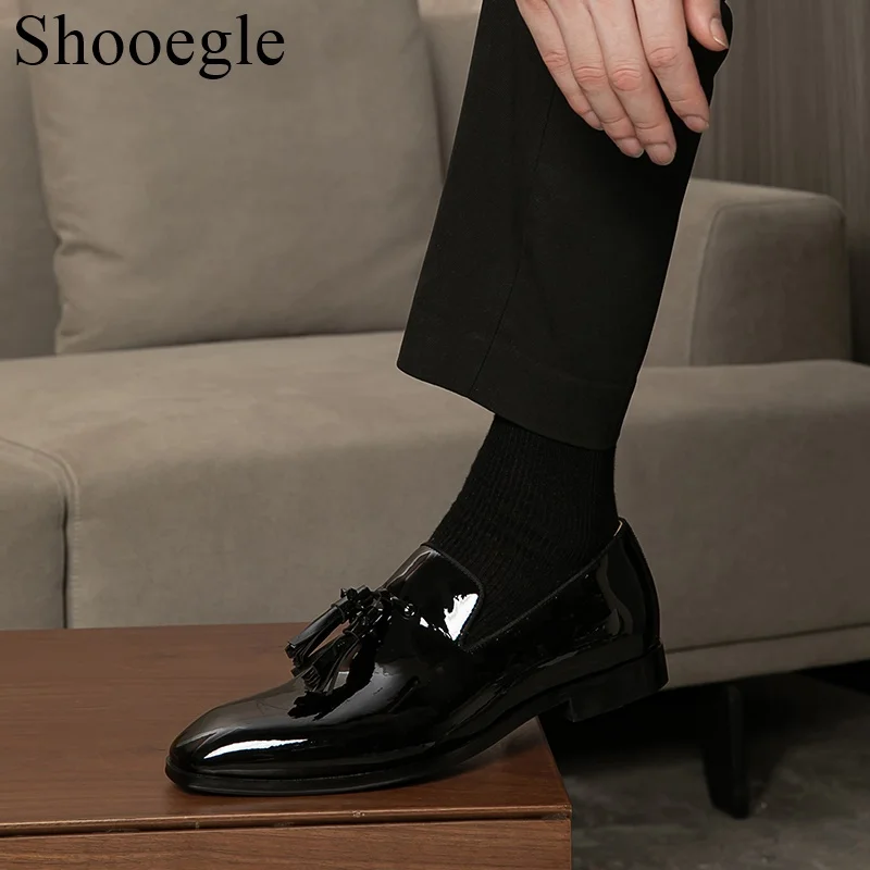 Men Dress Leather Shoes Slip on Patent Leather Mens Casual Oxford Shoe Moccasin Glitter Male Footwear Pointed Toe Shoes for Men