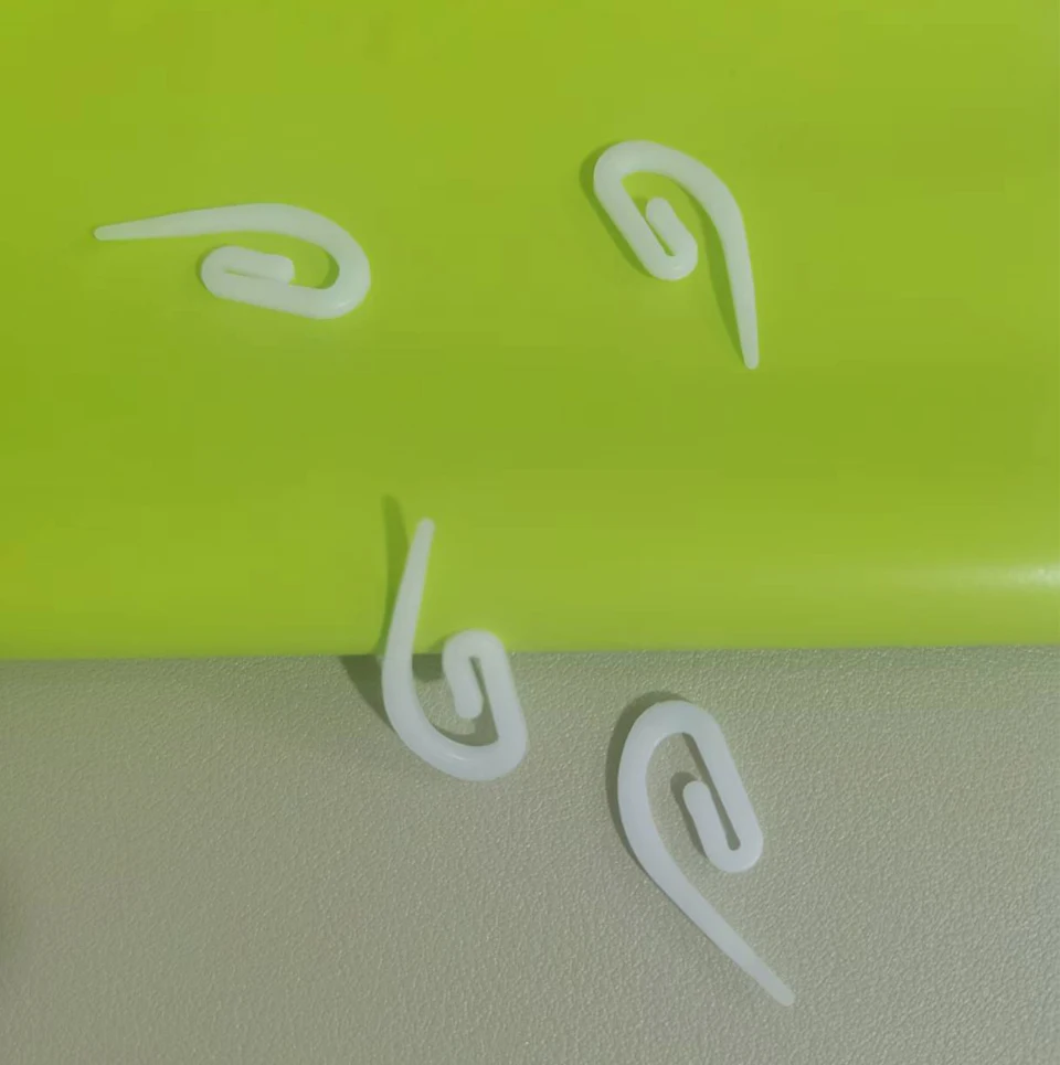 Asazal Hochwertige Vierzackige Gabelhaken S-förmiger Kunststoffhaken für Vorhangschienen Zubehör Klemmschienen Tüllband-Clips Vorhangnadeln – Detail 2