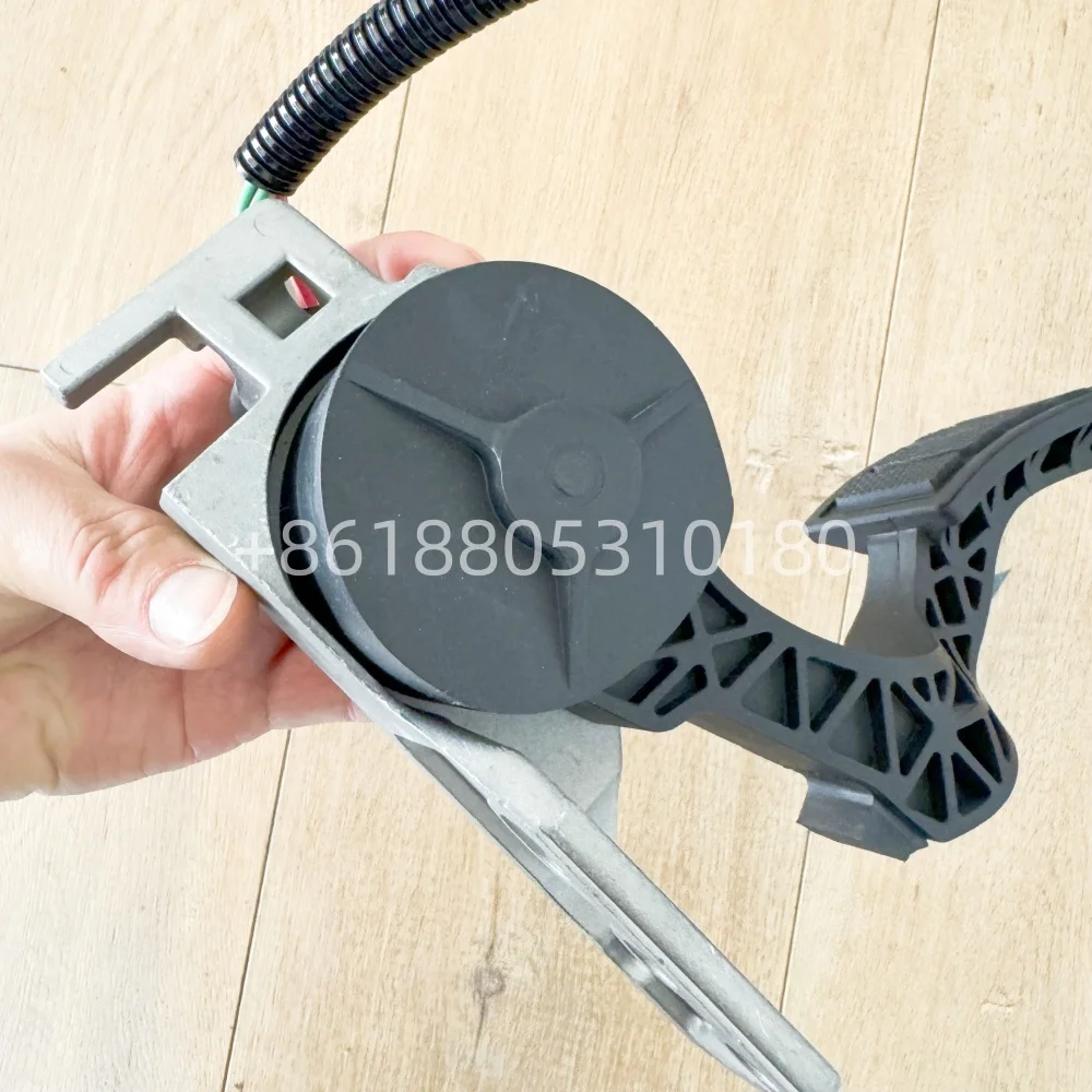 84557583    دواسة الوقود الإلكترونية لشاحنات فولفو