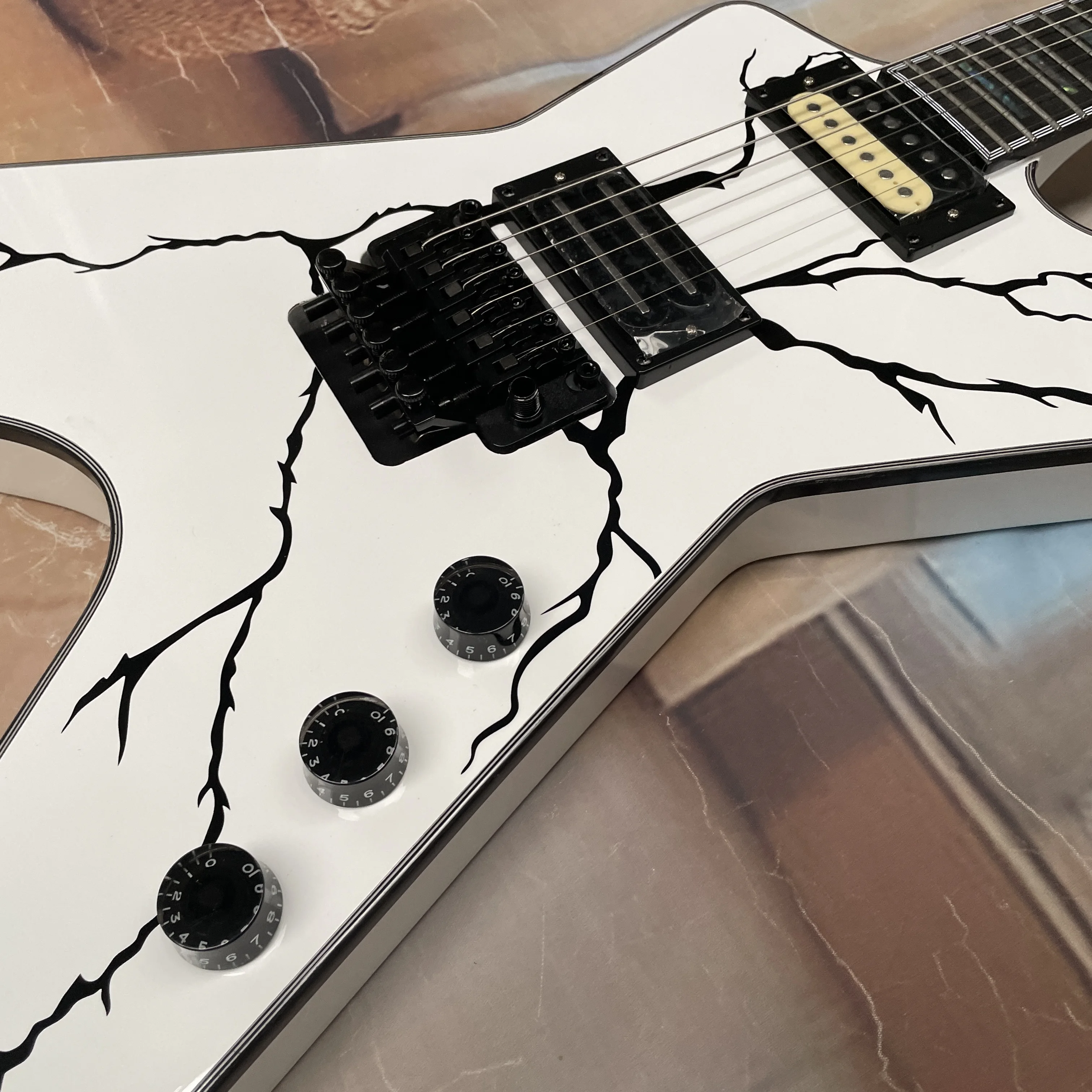 Electric Guitar Beginner - جيتار كهربائي أبيض بستة أوتار مع