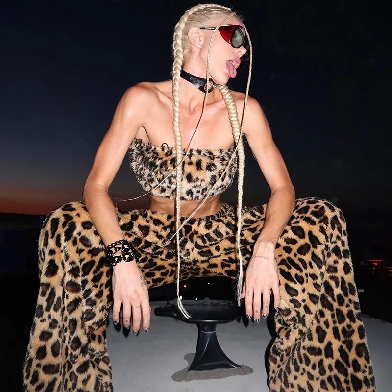 

Женский сексуальный комплект из двух предметов с леопардовым принтом: топ-бандо и широкие брюки. Свободный повседневный костюм в стиле Y2K для клуба и улицы.