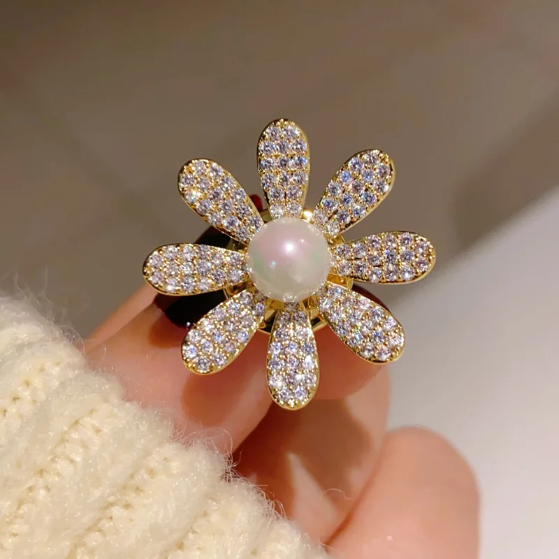 Broches florais para mulheres, cheios de diamantes, cor dourada, acessórios de camisola, clipe de vestido, fivela de alfinete, joias da moda