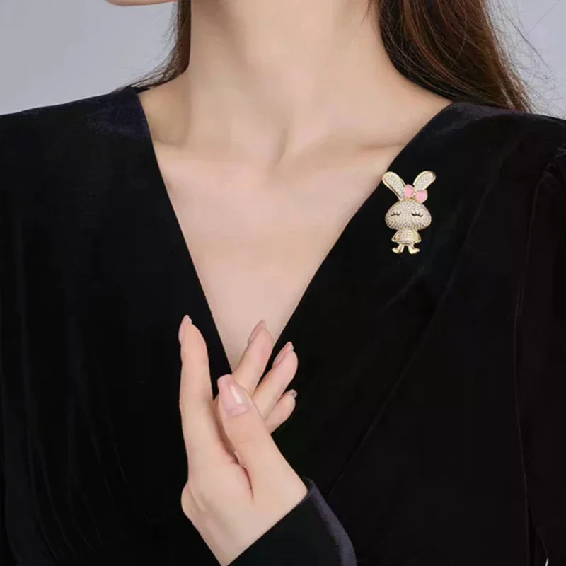 1PCS Cute Animal Studded Rhinestone Rabbit Brooches For Women Clothing Coat Jewelry Accessries
