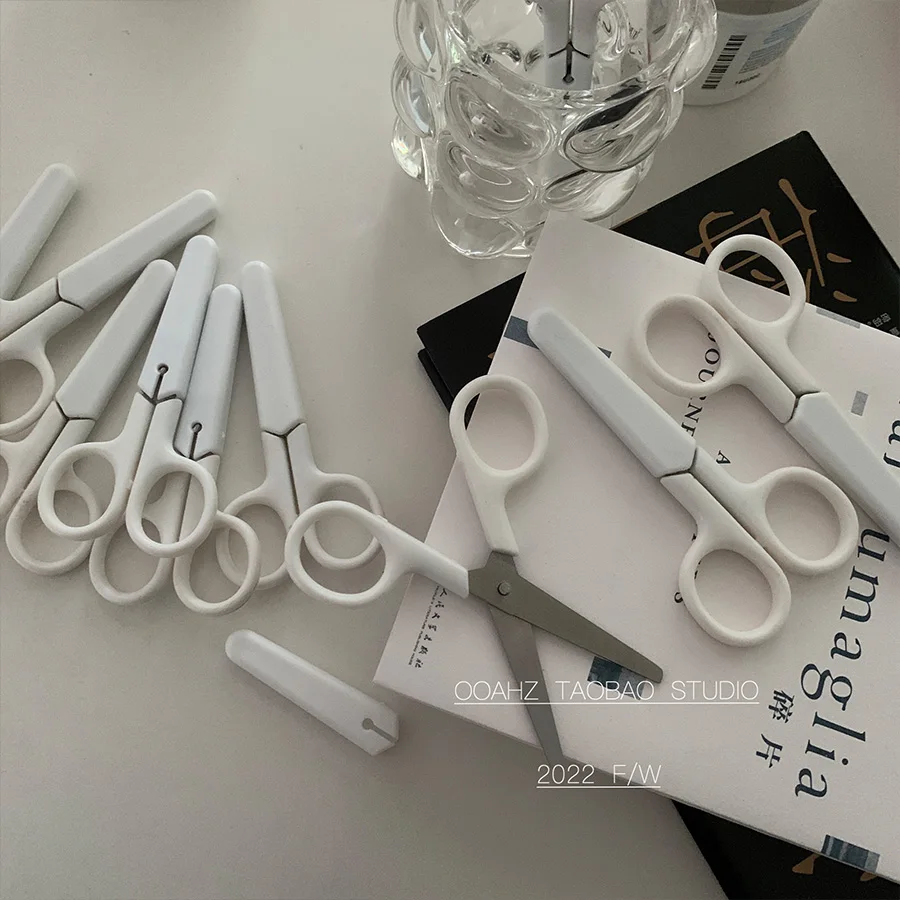 مقص صغير لطيف مقص أبيض كريمي صغير مع غطاء لقطع DIY لوازم الطلاب اليدوية لسلامة الأطفال في المكتب #6