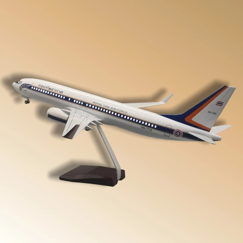 1:85 Scale B737 Thai AirAsia Model Plane 47cm Die-Cast Resin with Lights and Moving Wheels—Aviation Collectible