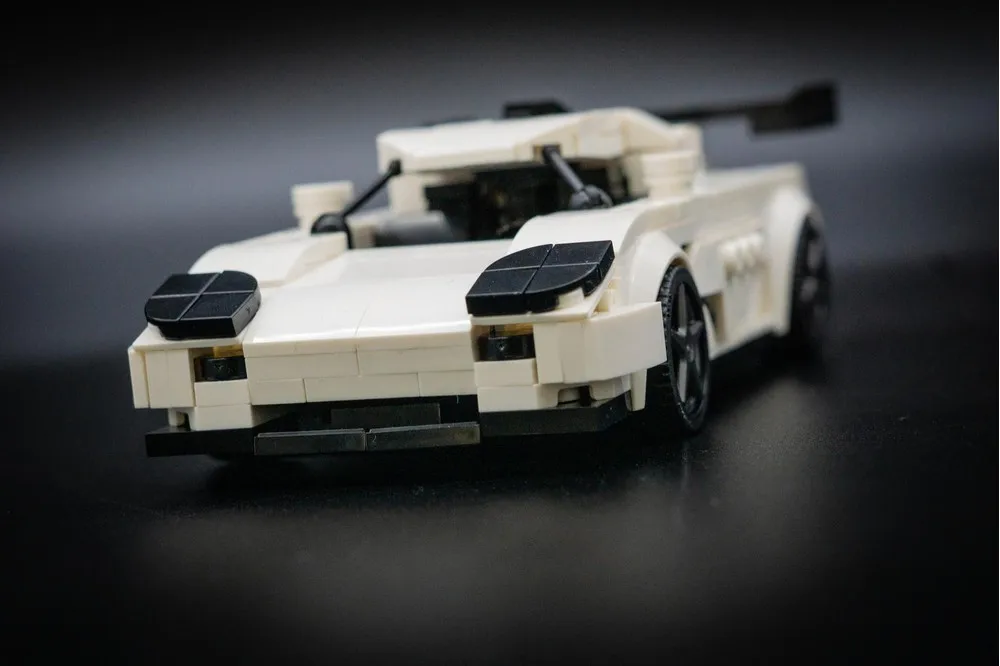 

Building Blocks Car Model MOC Racing Champion Speed City Toy for Boys Girls Adults Christmas Gift 306 Parts CCGT