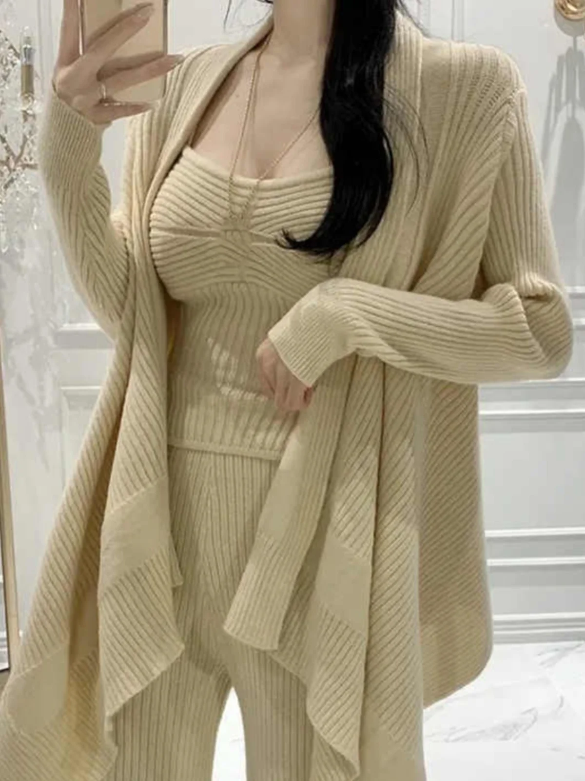 طقم نسائي شتوي من ثلاث قطع: كارديجان محبوك سميك + قميص داخلي + بنطلون عالي الخصر، أزياء عصرية مريحة