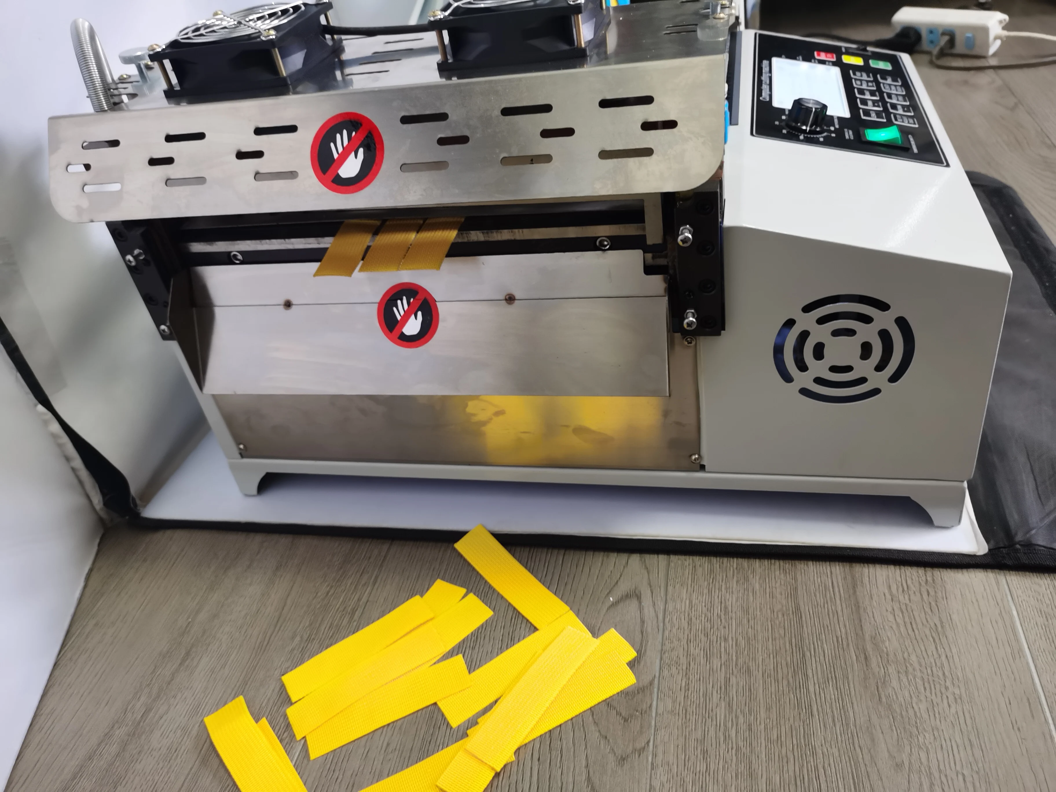 

320T computer automatic cold and hot Cloth belt cutting machine, magic adhesive tape zipper webbing elastic belt cutter