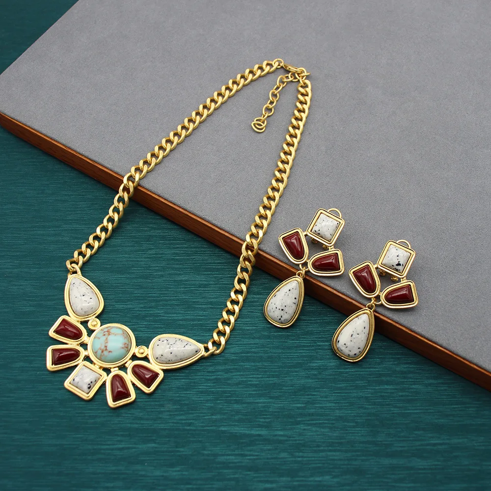 Vintage Jewelry Light Luxury Simple Heavy Craft Retro Necklace Russian Gold Four-Leaf Clover Collarbone Chain Jewelry