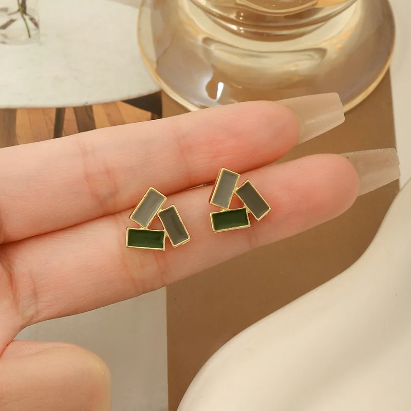 Personality Triangle Stud Earrings for Women Party Punk Jewelry Trendy Golden Color Simple Geometry Earrings Gift