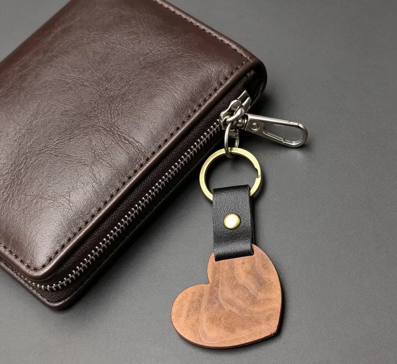 

Cross Border Leather Strip Love Circle Wooden Keychain Removable Hand Accessories Customizable Heart Keyring Shaped Design