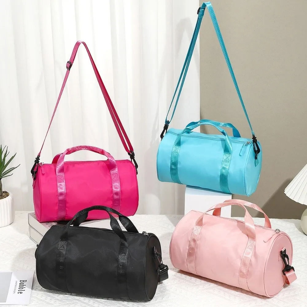 Large Capacity Gym Bag for Women Solid Color Lightweight Travel Duffle Bag Water-resistant with Adjustable Strap Sports Bag